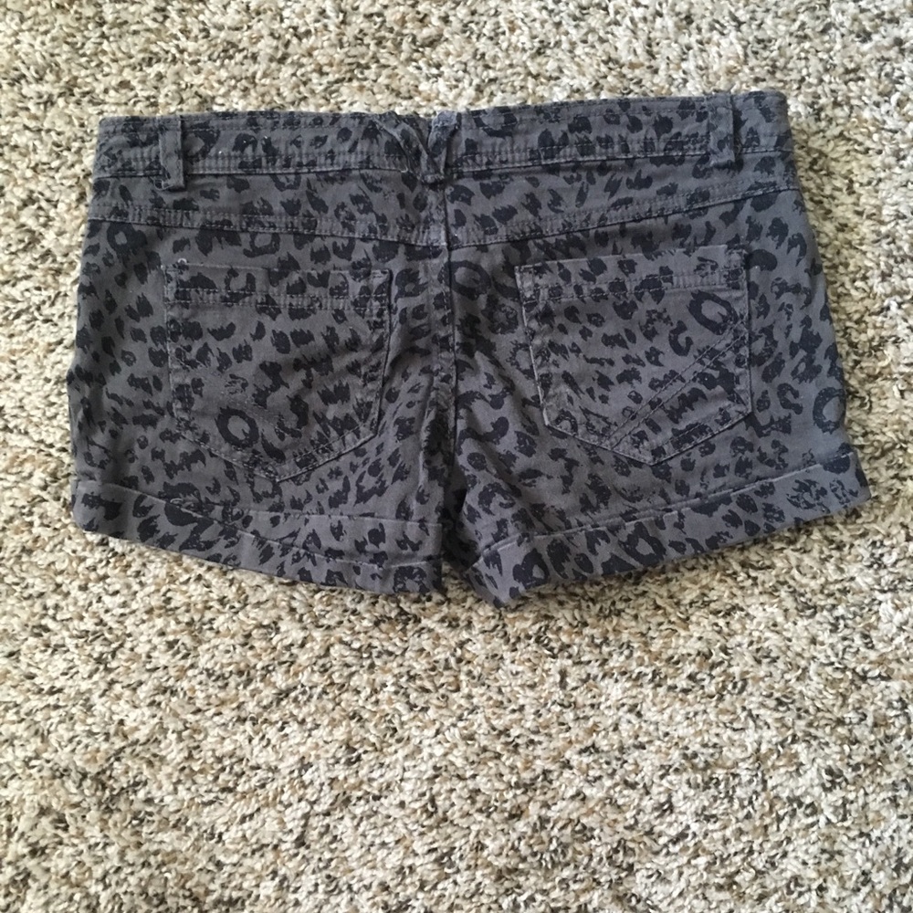 Shorts - Picture 4 of 4